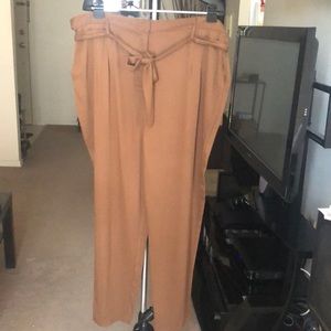 A41- NWOT Forever 21 pants
